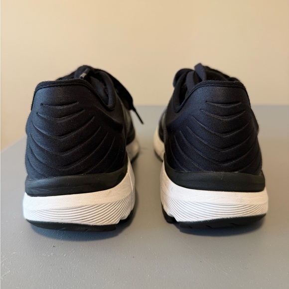 New Balance Black Athletic Shoes - Picture 4 of 5